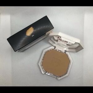 Fenty Beauty Pro Filt'r Soft Matte Powder Foundation - #255